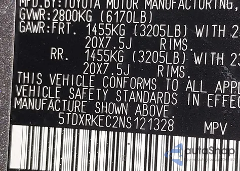 2022 Toyota Sienna Xse z USA, uszkodzony, nr VIN 5TDXRKEC2NS121328